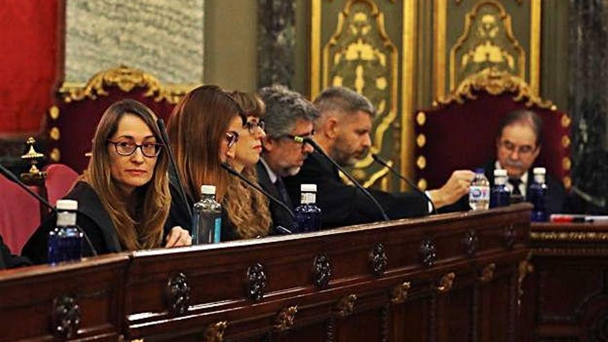 Els advocats de la defensa, durant la vista prèvia celebrada ahir al Tribunal Suprem.