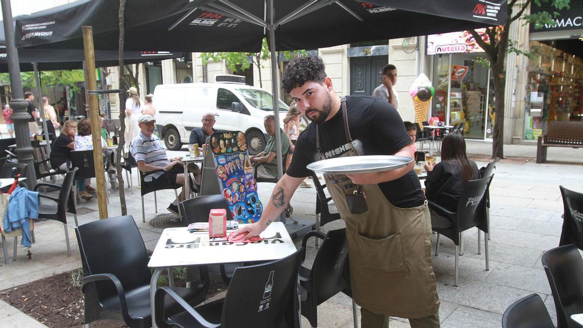 Un trabajador del sector de la hostelería