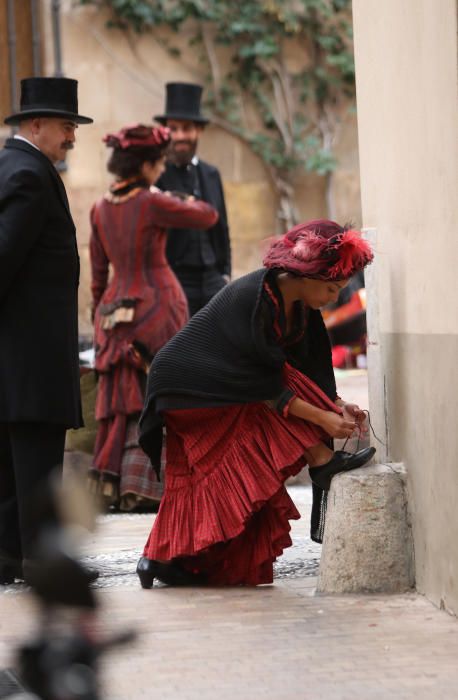 El equipo de la serie en la que Banderas encarna al pintor zanja este jueves sus sesiones malagueñas en la céntrica plaza de San Agustín