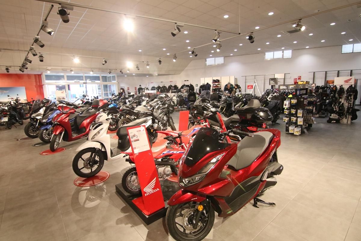 La parte de exposición de El Motorista cuenta con los últimos modelos de Honda
