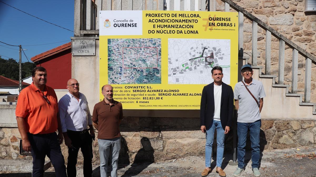 Visita del alcalde y concejales este lunes en A Lonia, lugar de las obras.