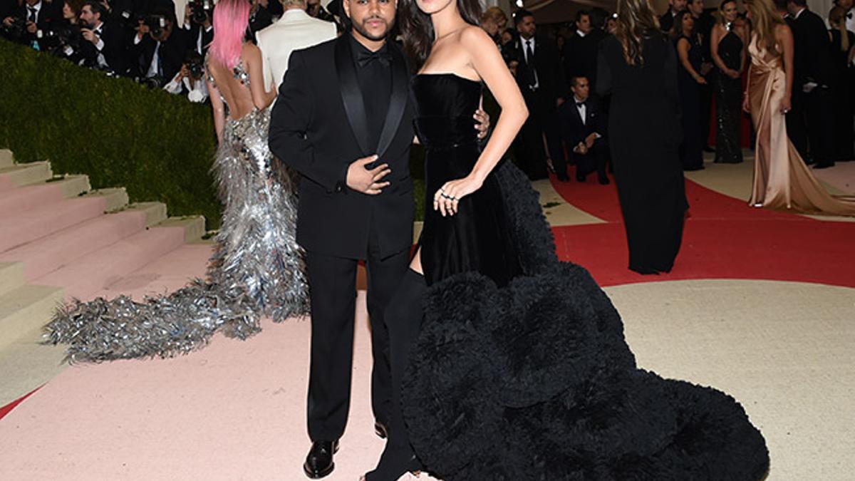 Bella Hadid y The Weeknd en la gala MET