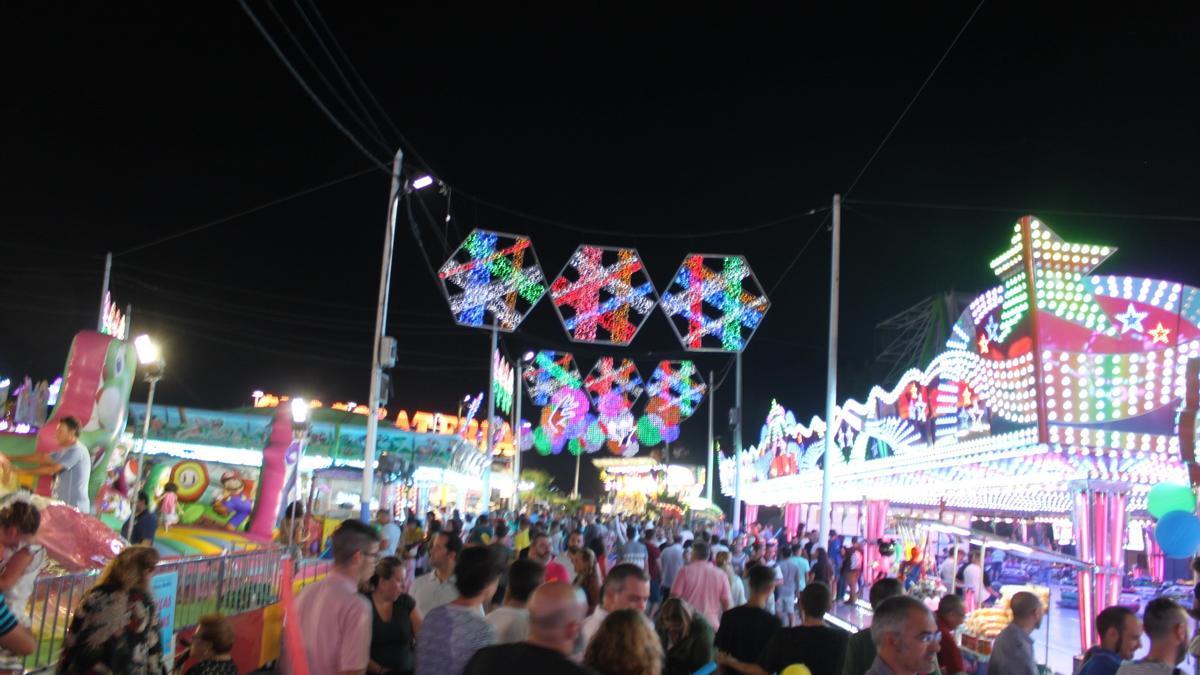 Ciudadanos en el recinto ferial, en una edición pasada de la feria.