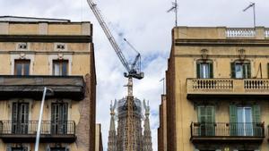  Vista de la Sagrada Família des del carrer d’Aragó. | JORDI OTIX