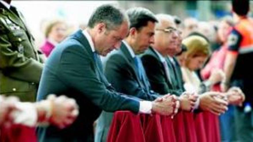 Rajoy espera noqueado por el CIS el final del ´caso Camps´