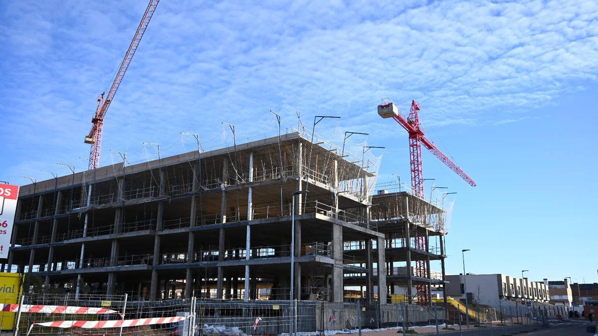 Uno de los bloques de viviendas en construcción en el entorno de la avenida de Elvas.