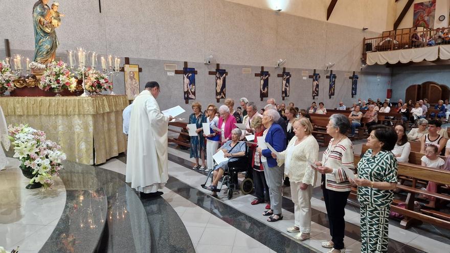 María Auxiliadora rinde tributo a las ‘piedras vivas’ de la parroquia