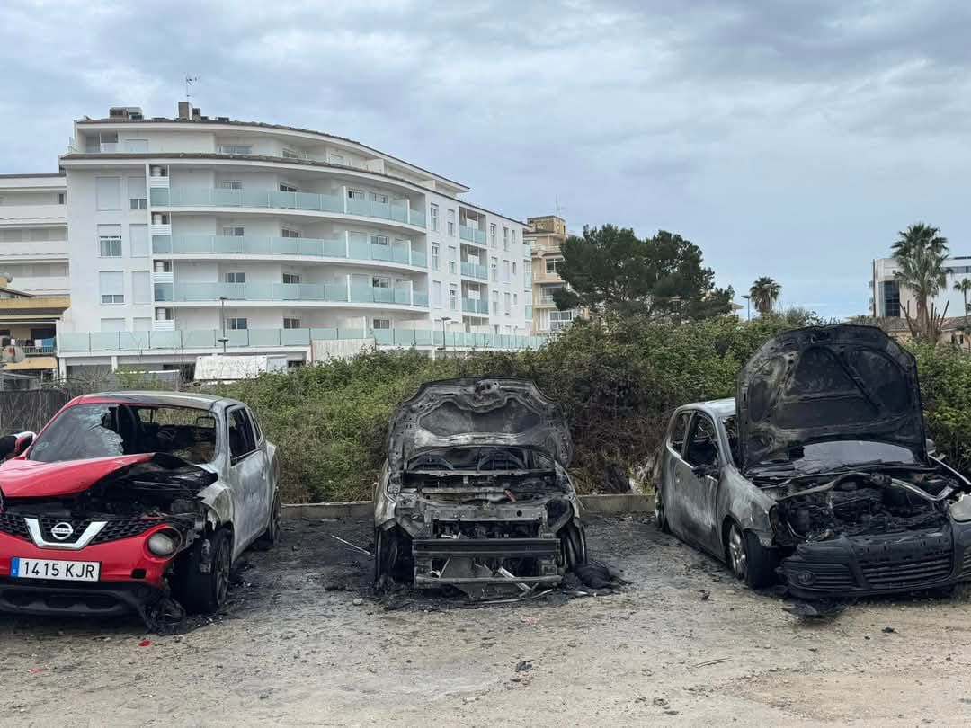 Incendio de coches en Alcúdia