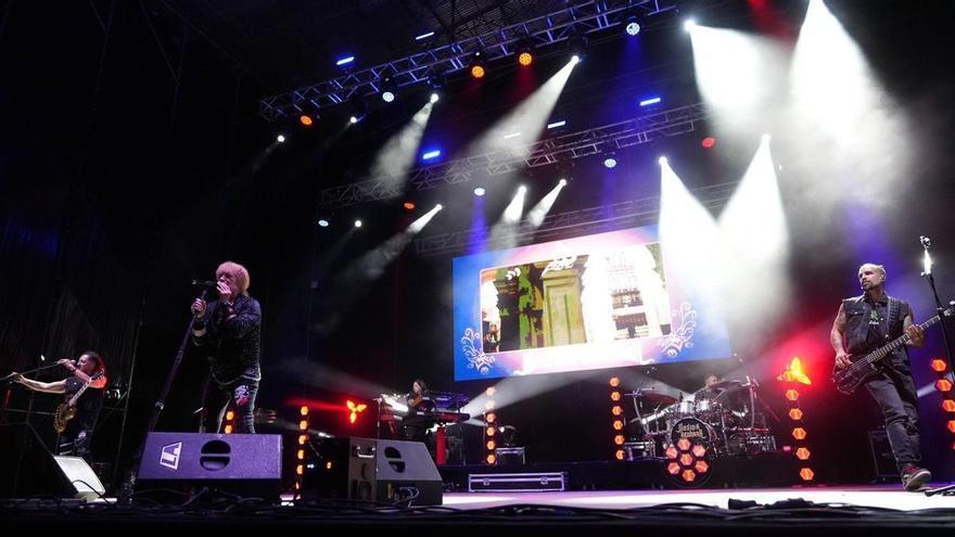 Una noche para el recuerdo en San Juan: Medina Azahara desata la nostalgia en su último concierto en Badajoz