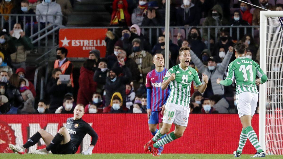 El Betis asalta el Camp Nou y precipita la primera derrota del Barça de Xavi.
