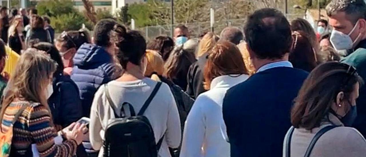 La vacunación docente iniciada ayer en València se ha suspendido.