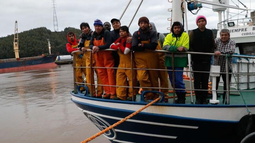 Pescadores intrépidos en el Cantábrico enfurecido: así se faena en pleno temporal