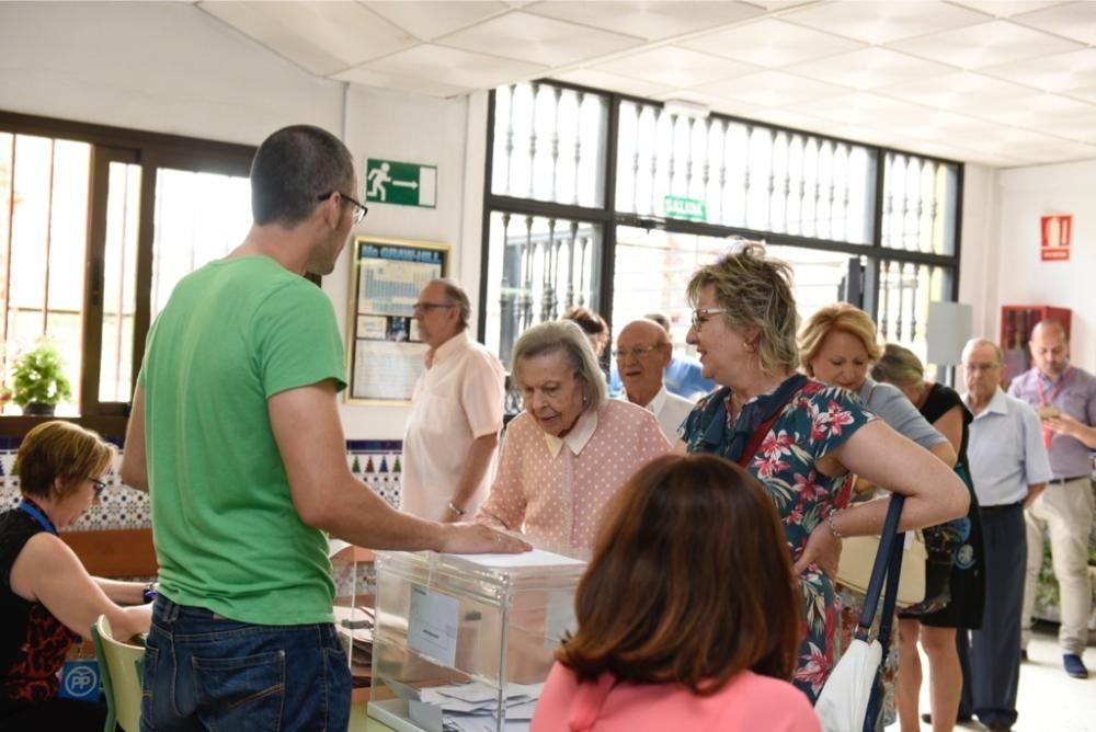 Elecciones Generales: Ambiente en los colegios de