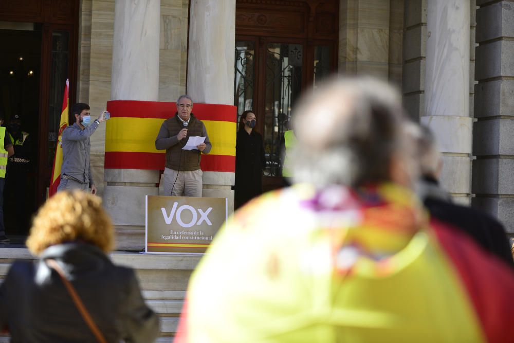 Vox y sus simpatizantes se concentran en Cartagena por la Constitución