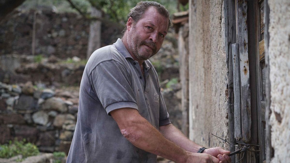 Polo González, el vecino que custodia la ermita.