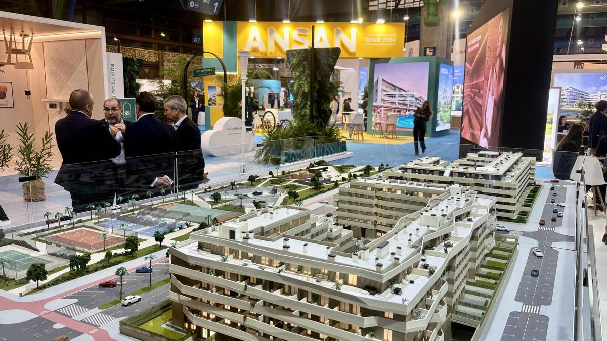 Una imagen de la zona expositiva del Simed, que se celebra estos días en el Palacio de Ferias de Málaga.