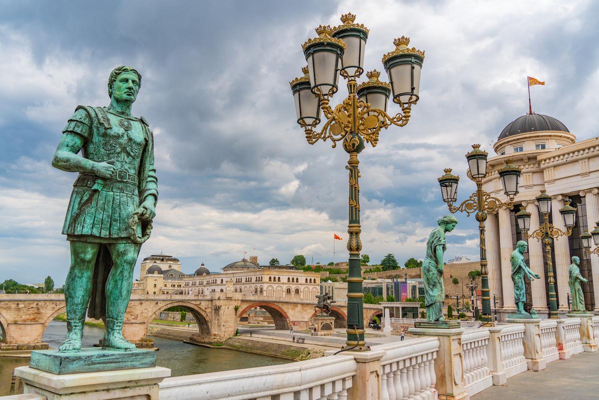 Museo Arqueológico de Macedonia y Puente de las Civilizaciones en Skopje