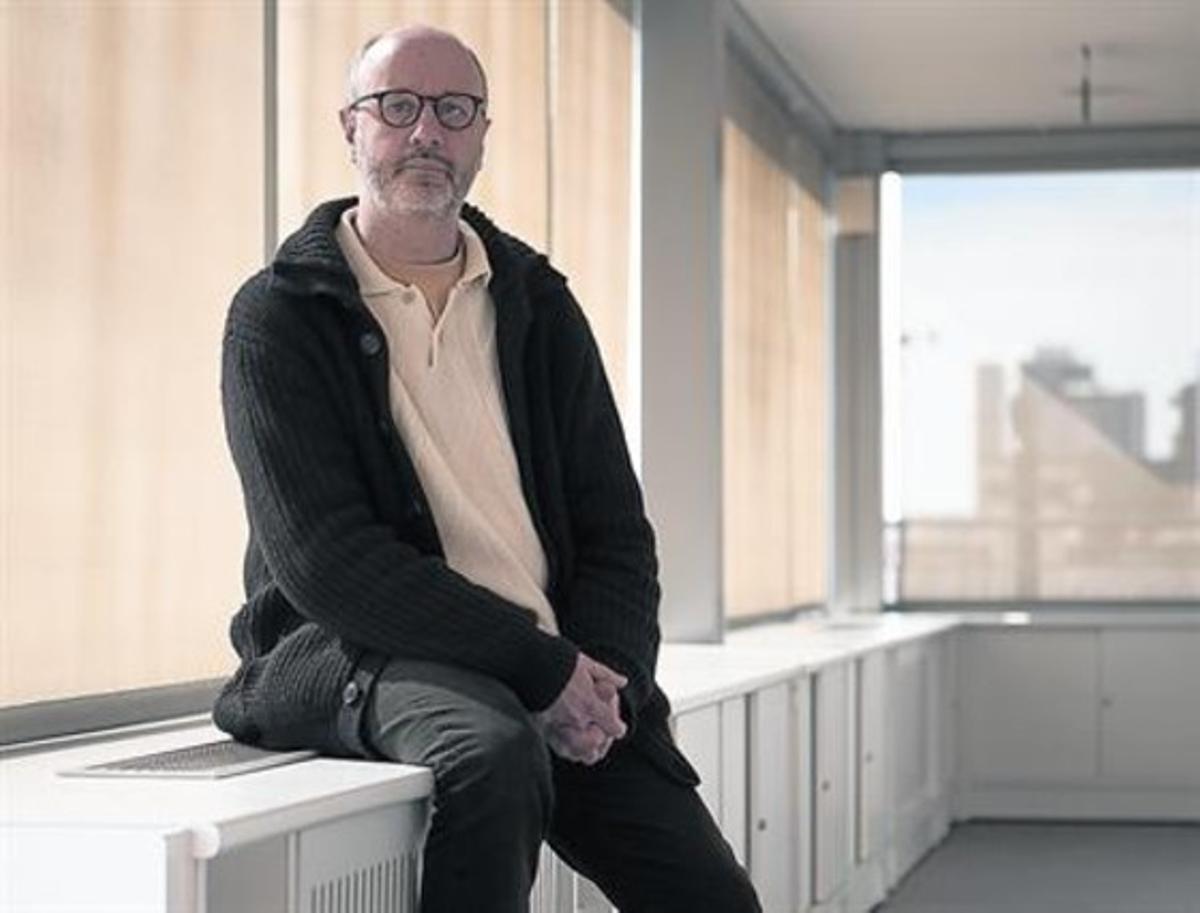 Excesivo 8 El escritor Rodrigo Fresán, ayer en la sede de Penguin Random House, en Barcelona. Excesivo 8 El escritor Rodrigo Fresán, ayer en la sede de Penguin Random House, en Barcelona.