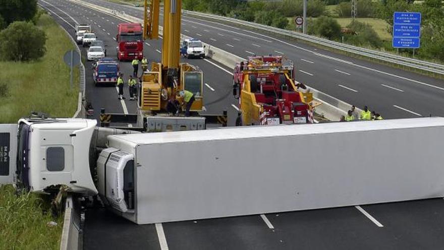 La xifra de morts a les carreteres gironines es redueix un 46% respecte el 2010