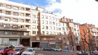 Se cae de un cuarto piso de Oviedo cuando trataba de huir de la Policía tras agredir a su pareja