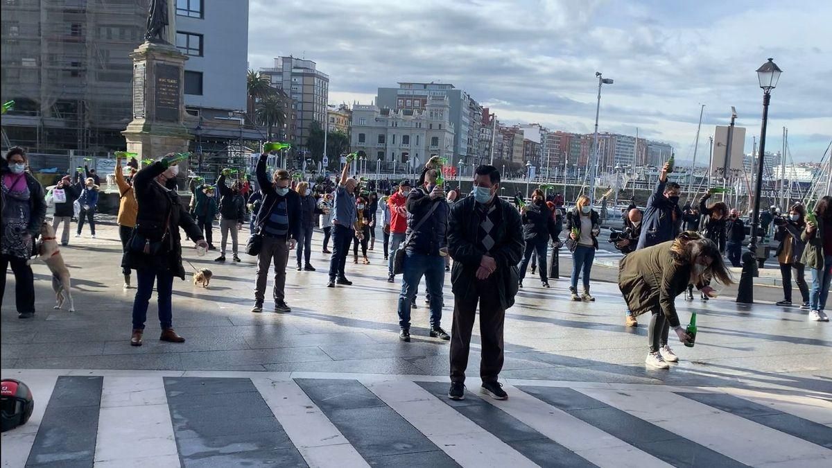 Culetes de indignación hostelera en Gijón: "Tenemos derecho a trabajar"