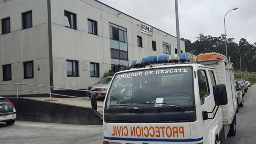 En el incidente participaron agentes de Protección Civil // Protección Civil Cambados