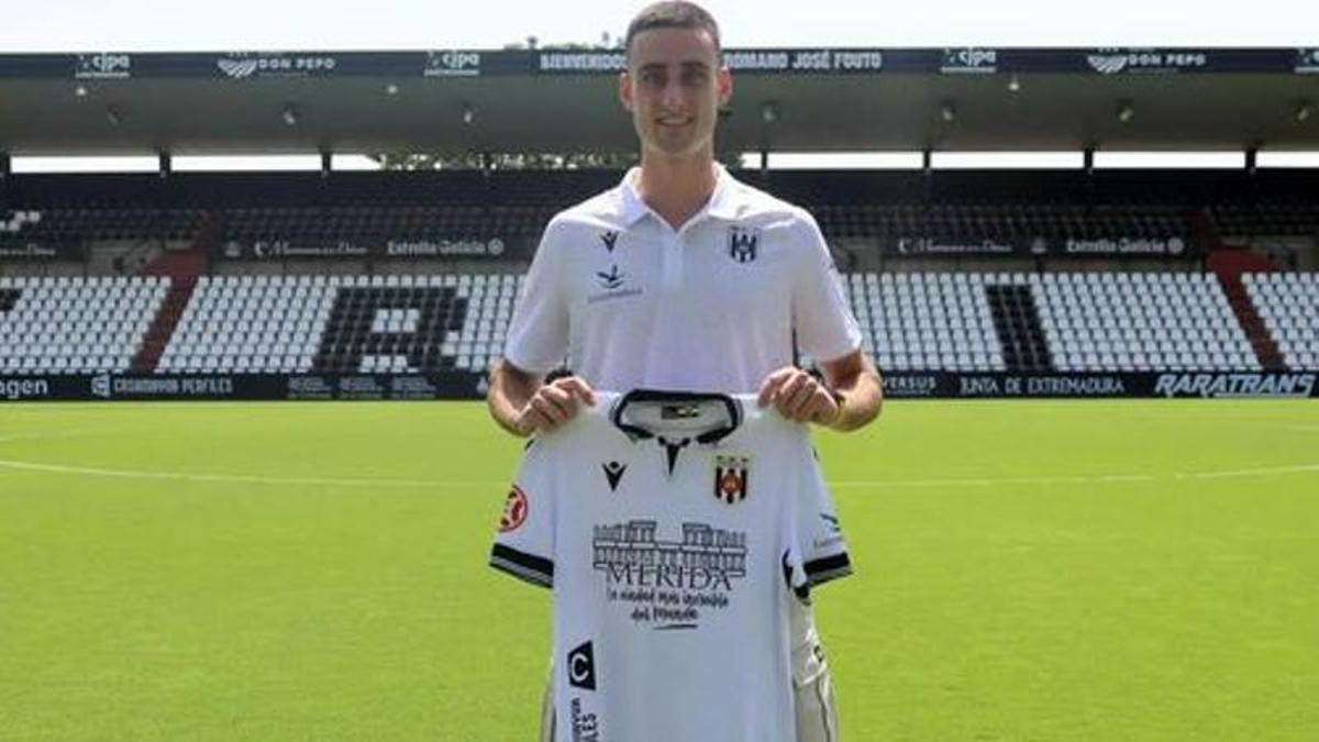 Álvaro García, Varo, llega al Castellón procedente del Mérida.