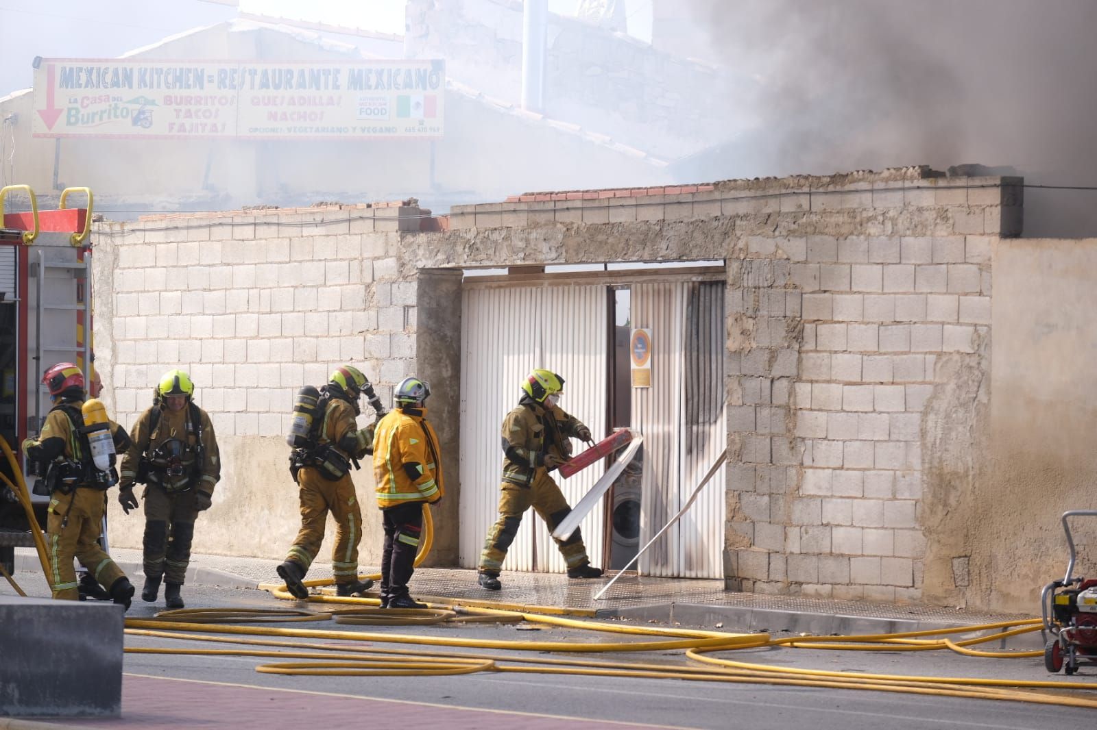 Así ha sido el incendio de una casa en Benejúzar