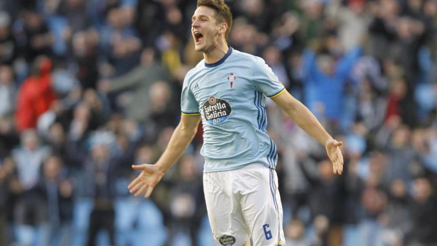 Radoja celebra su único gol con el Celta, ante el Alavés. // J. Lores