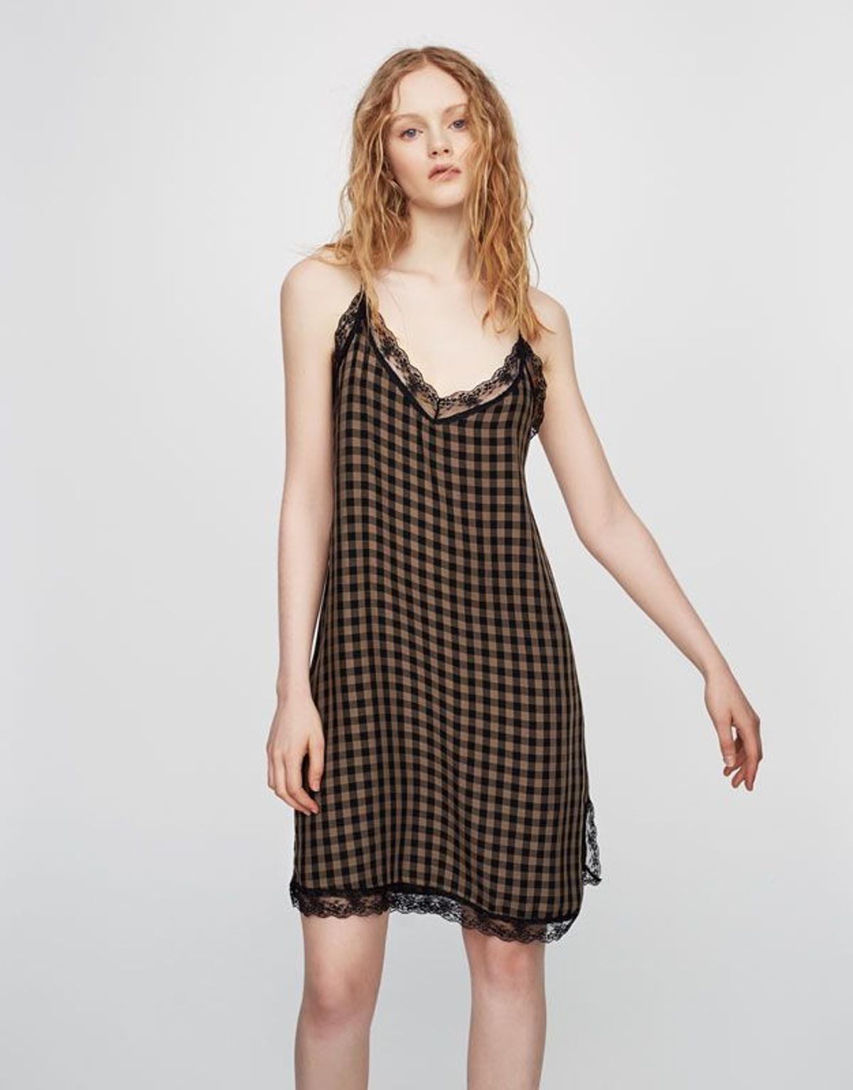 'Mid Season' Pull &amp; Bear: vestido con encaje