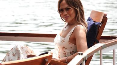 Jennifer Lopez y los tres vestidos de flores en su luna de miel con Ben Affleck
