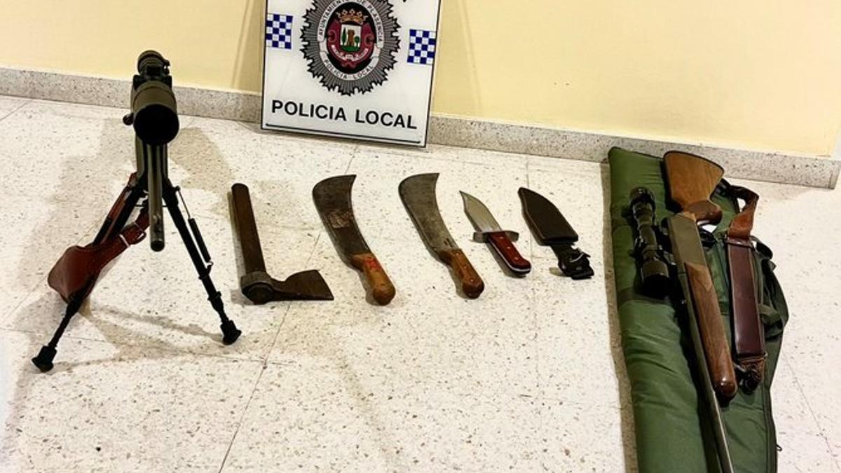 Armas intervenidas por la Policía Local de Plasencia a conductores.