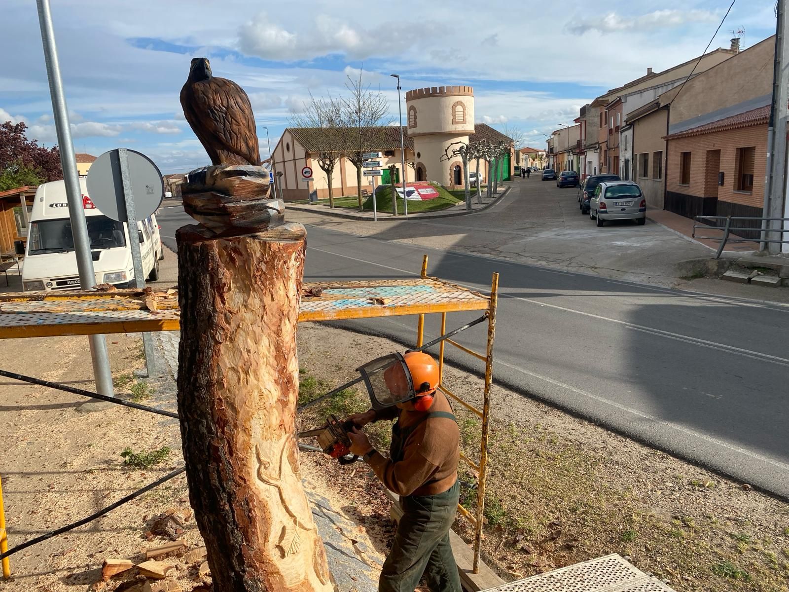 GALERÍA | El árbol de Moraleja que se convirtió en estatua