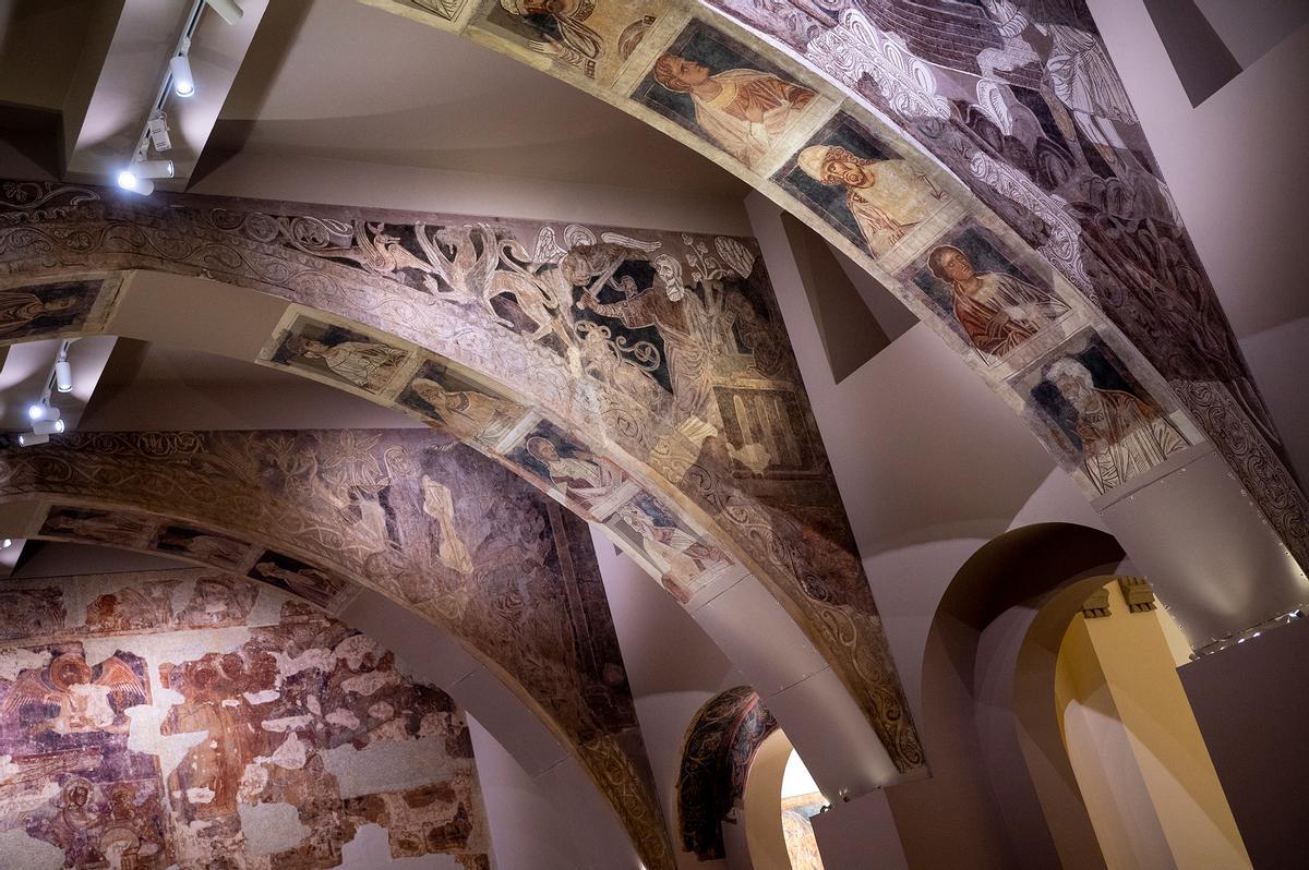 Pinturas de Sijena en las salas de arte románico en el MNAC