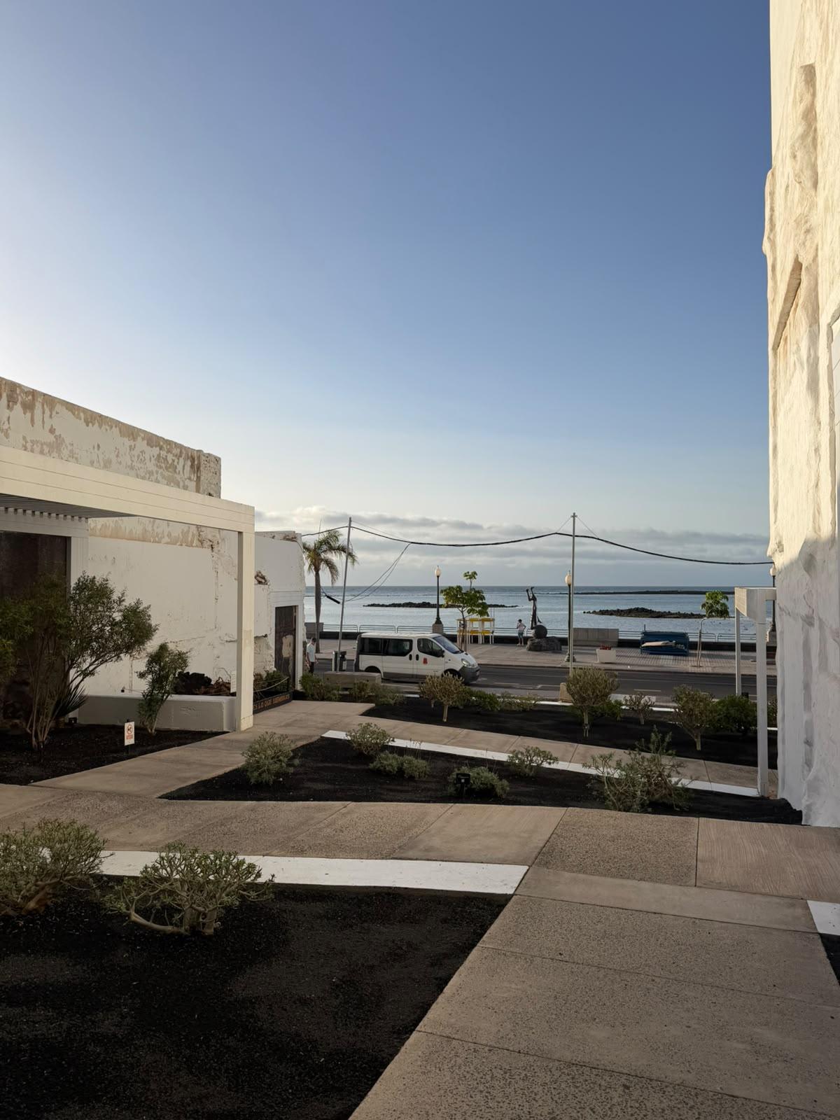 Jardín público 'La Línea y la Sombra' en Arrecife, Lanzarote.
