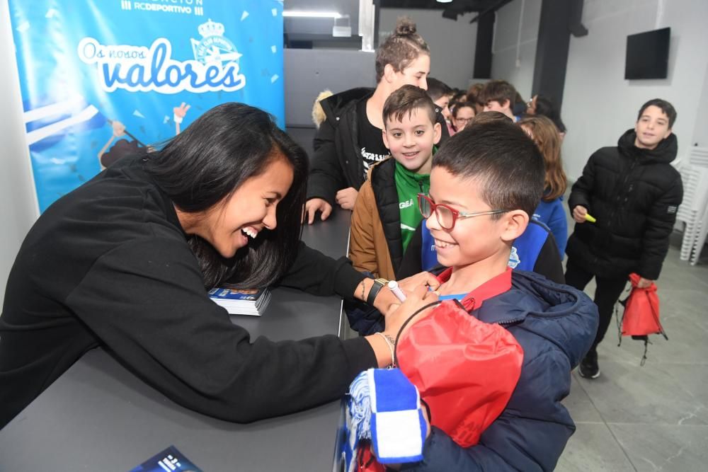 Cerca de medio centenar de alumnos fueron invitados a disfrutar de la experiencia blanquiazul y a conocer las entrañas del deportivismo.