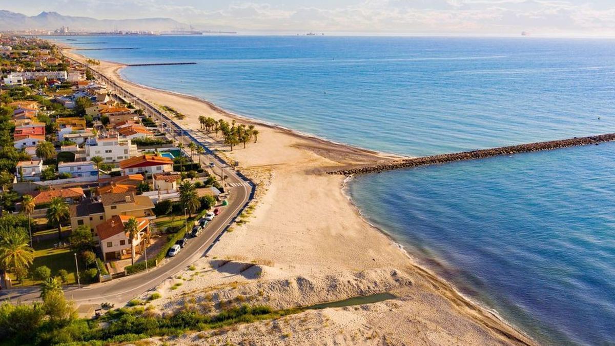 El puerto trasladará arena a la playa de playa de Almassora antes de Semana Santa.