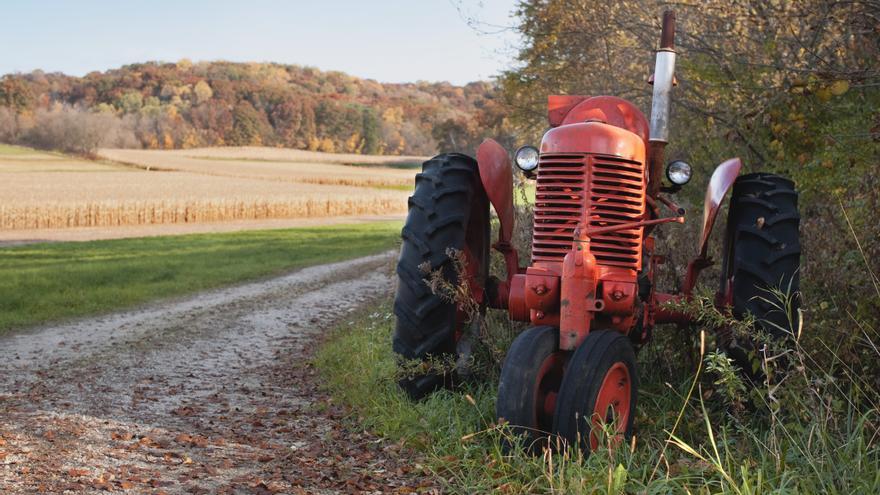 Una mujer muere en Lugo tras salirse de la vía el tractor que conducía