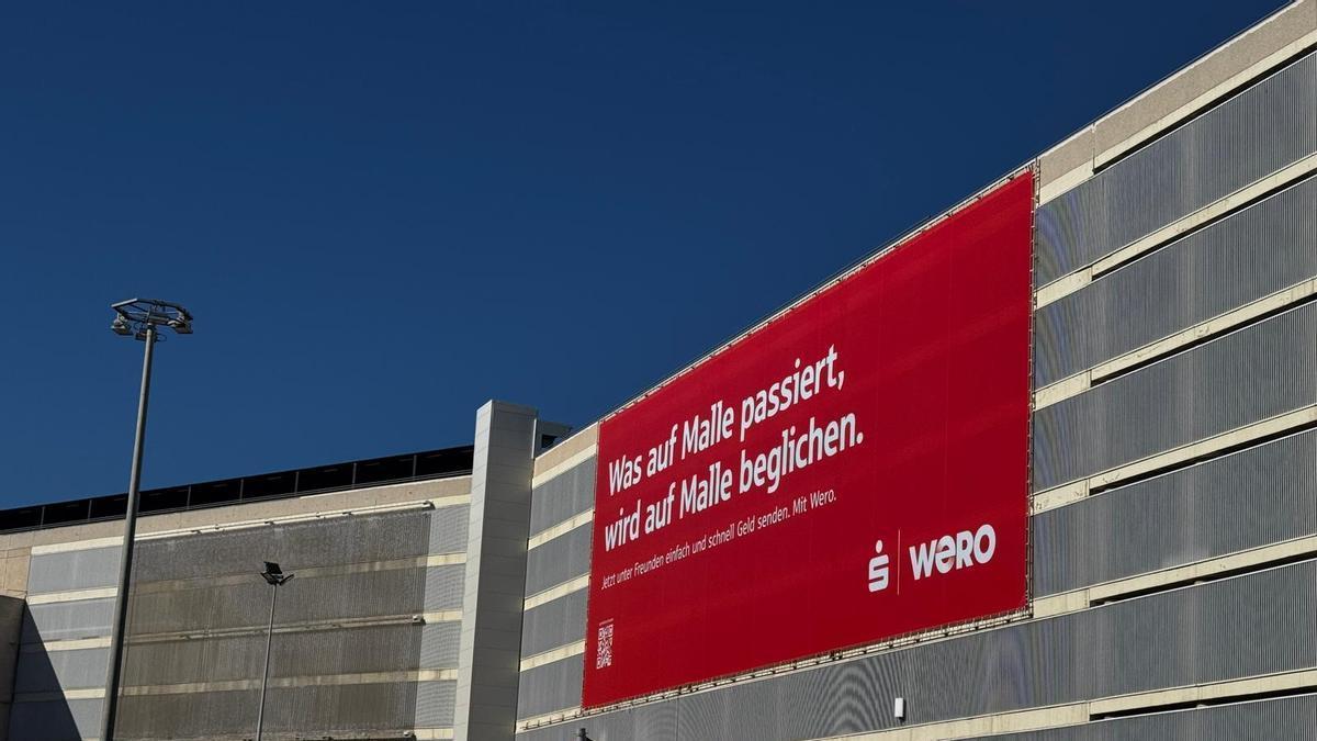 "Lo que pasa en Mallorca, se queda en Mallorca": el polémico anuncio alemán en el aeropuerto de Palma que indigna a la isla