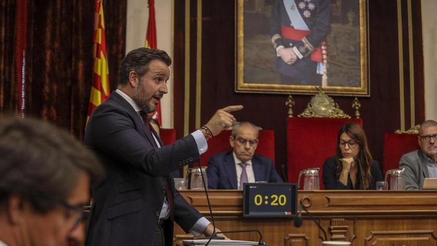 El alcalde de Elche sale en defensa del edil de Estrategia Municipal y dice estar &quot;a días&quot; de la liquidación del presupuesto