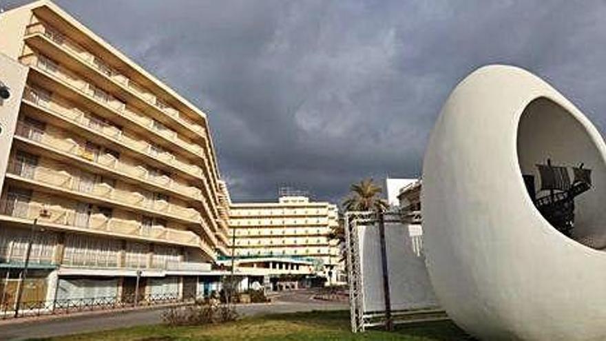 El hotel de Playasol está a la entrada de Sant Antoni.
