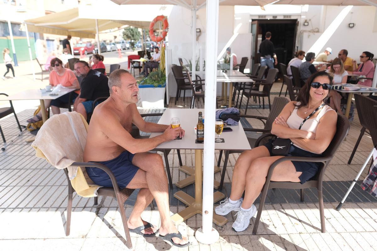 Adolfo y Margarita, en su primer aperitivo del año en Arinaga.