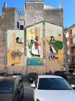 El artista olivense Nart One confecciona el mural que conmemora el 50º aniversario de la Federació de Moros i Cristians