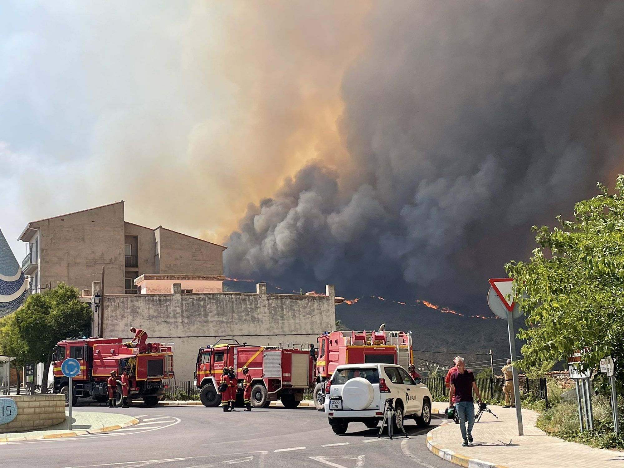 Espectaculares imágenes del incendio en Bejís