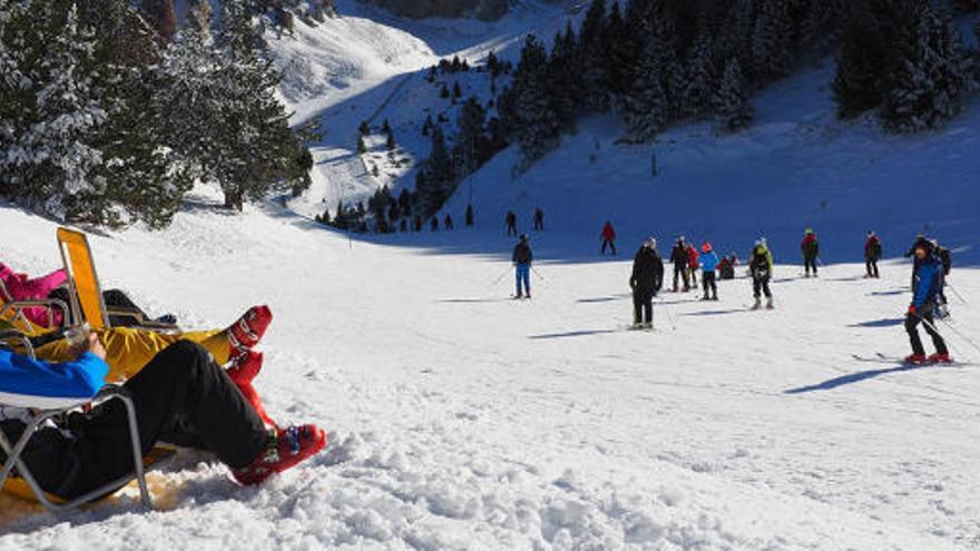 Esquiadors a l&#039;estació de la Molina.