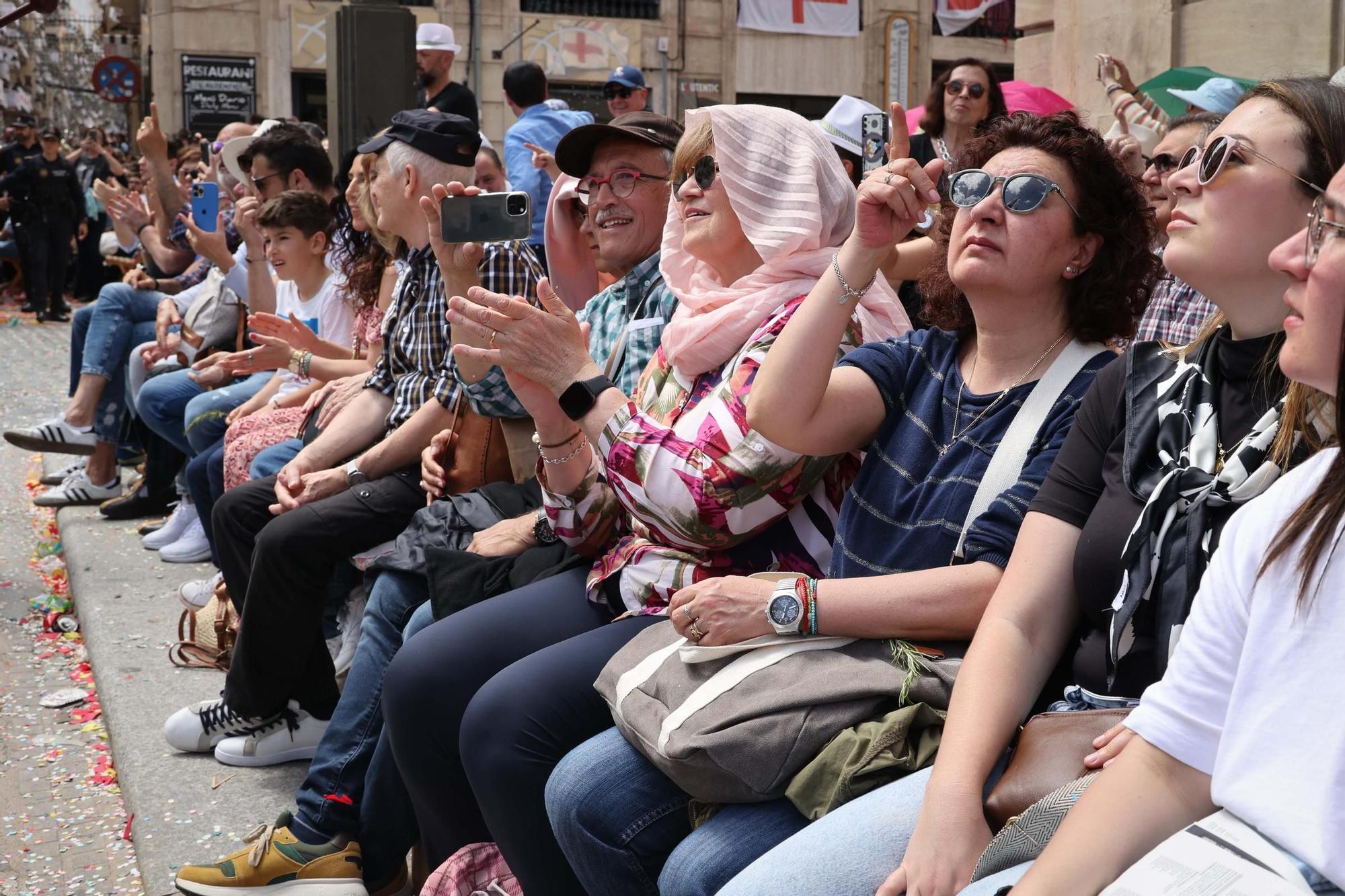 Alcoy se entrega al espectáculo de las tropas cristianas