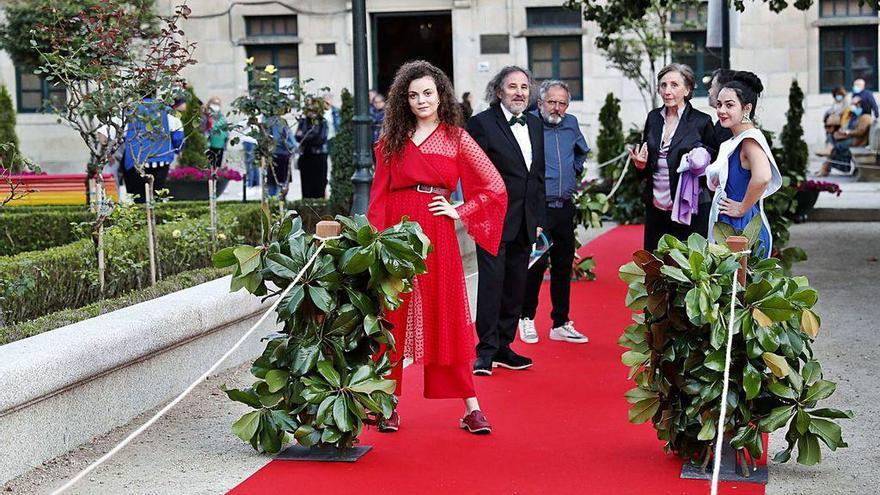 Grial Montes, Ignacio Vilar, &quot;Morris&quot;, Mabel Rivera y Laura Míguez, en la alfombra roja ayer.