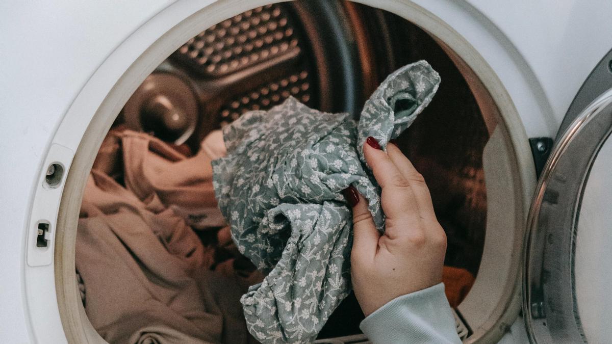 Trucos limpieza: Tres trucos para eliminar el olor a humedad de la ropa de  forma rápida