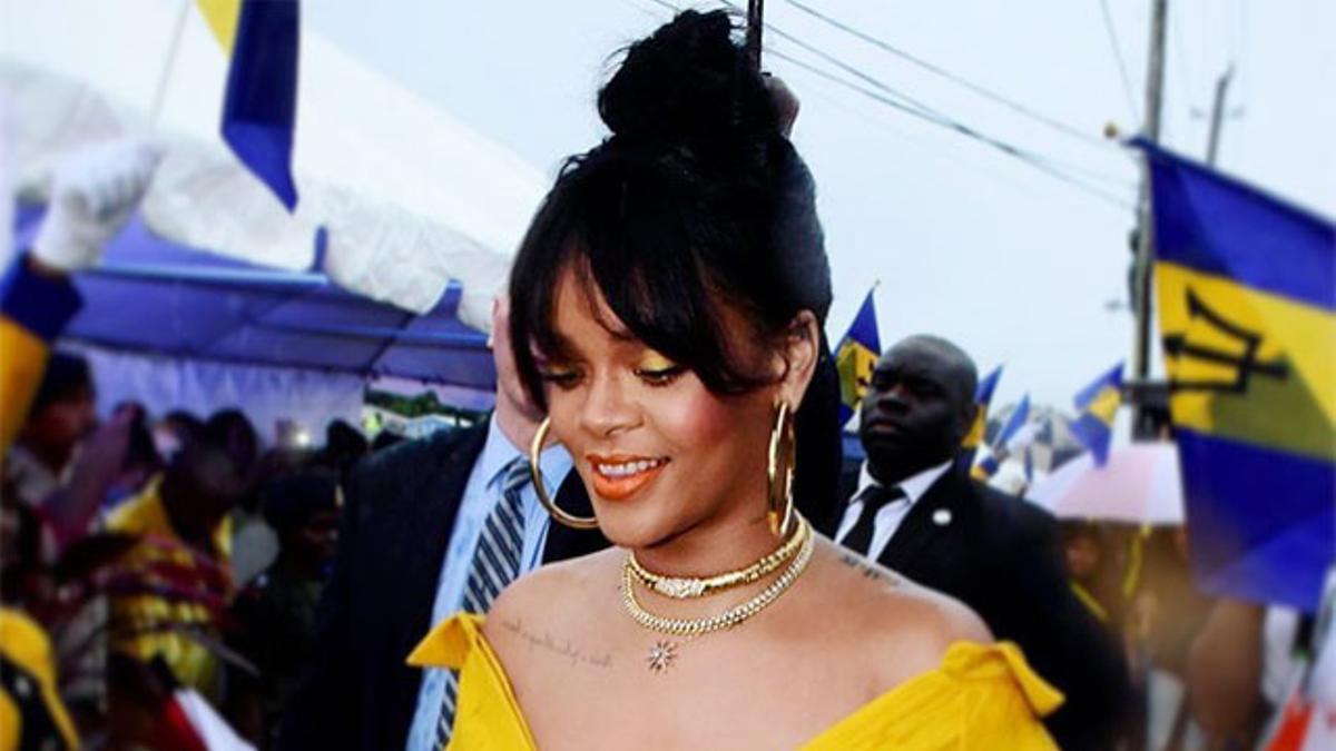 Rihanna en la inauguración de la calle con su nombre en Barbados con un 'total look' amarillo