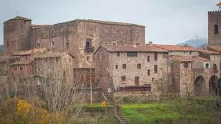 El rincón medieval entre volcanes y cascadas que parece sacado de un cuento: ideal para una escapada de fin de semana